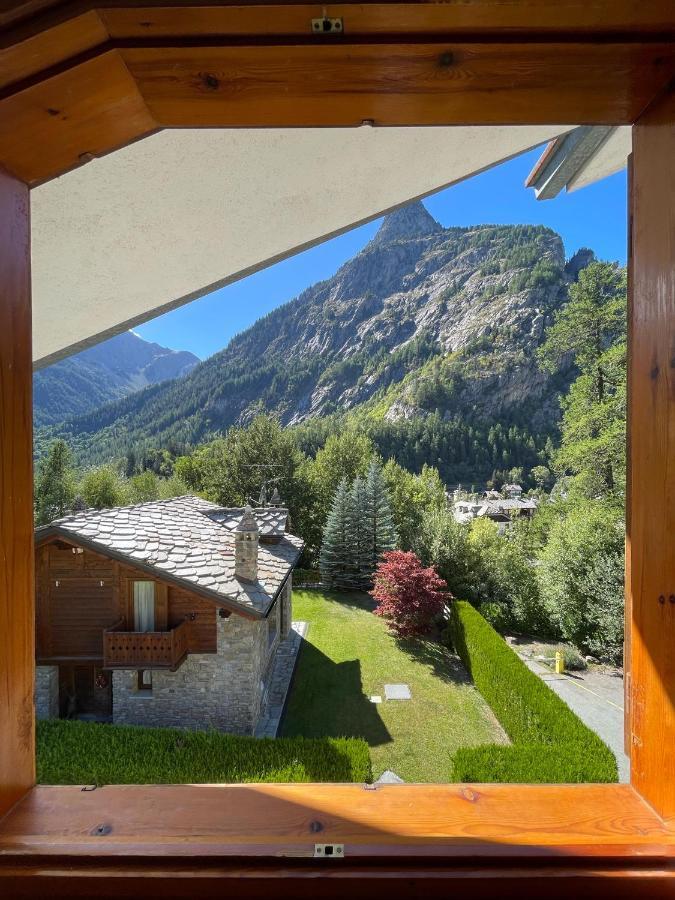 Accogliente Chalet In Mansarda Apartment Courmayeur Exterior photo