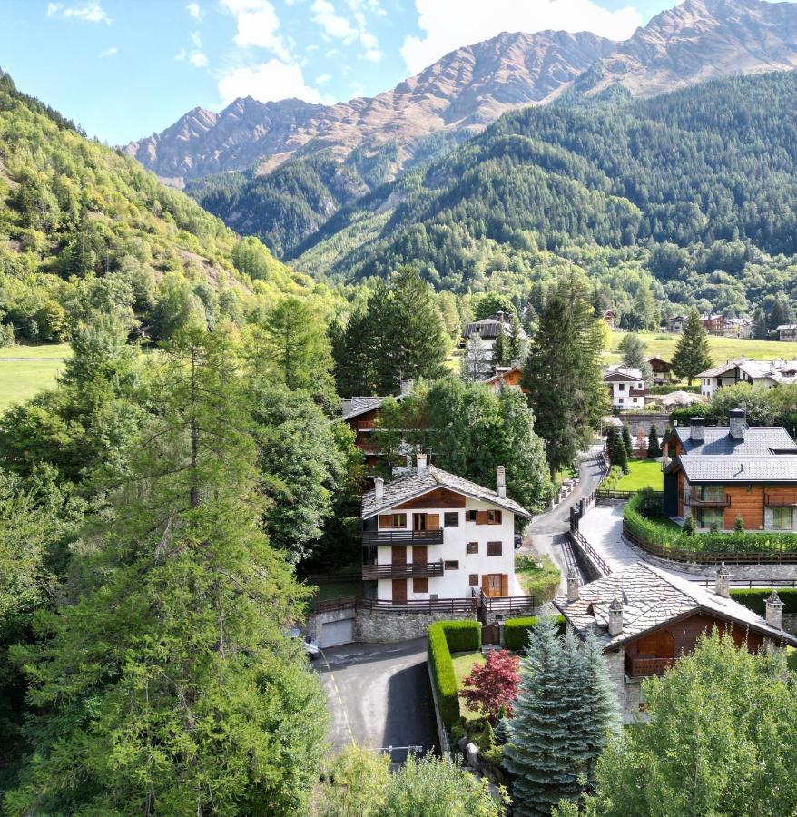 Accogliente Chalet In Mansarda Apartment Courmayeur Exterior photo