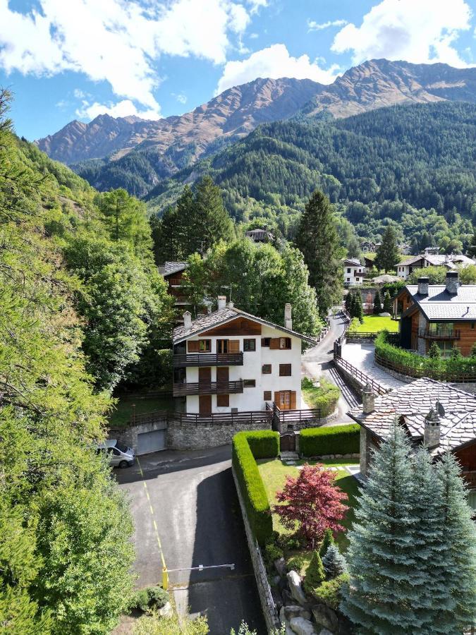 Accogliente Chalet In Mansarda Apartment Courmayeur Exterior photo