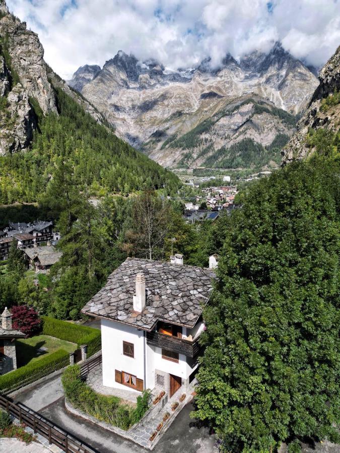 Accogliente Chalet In Mansarda Apartment Courmayeur Exterior photo