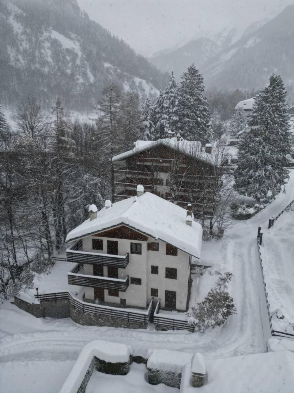 Accogliente Chalet In Mansarda Apartment Courmayeur Exterior photo