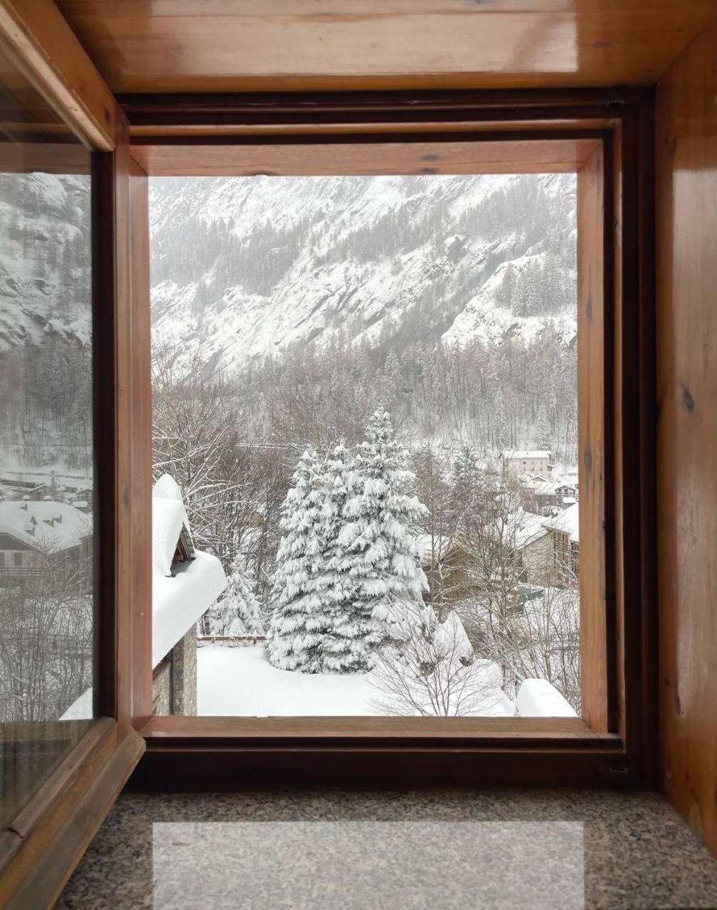 Accogliente Chalet In Mansarda Apartment Courmayeur Exterior photo